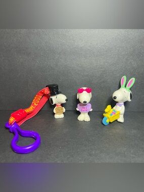 Peanuts United Feature Syndicate 2000 Lanyard, Joe Cool Cute & Easter Snoopy Lot